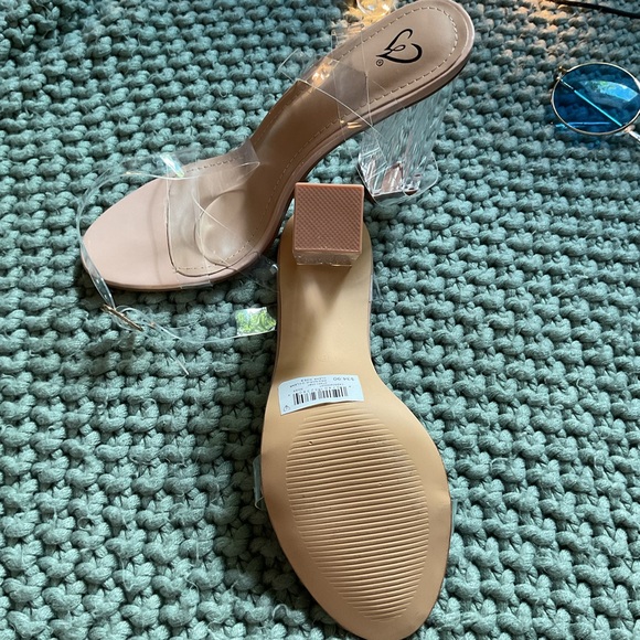 NWT clear Windsor heels - Picture 2 of 2